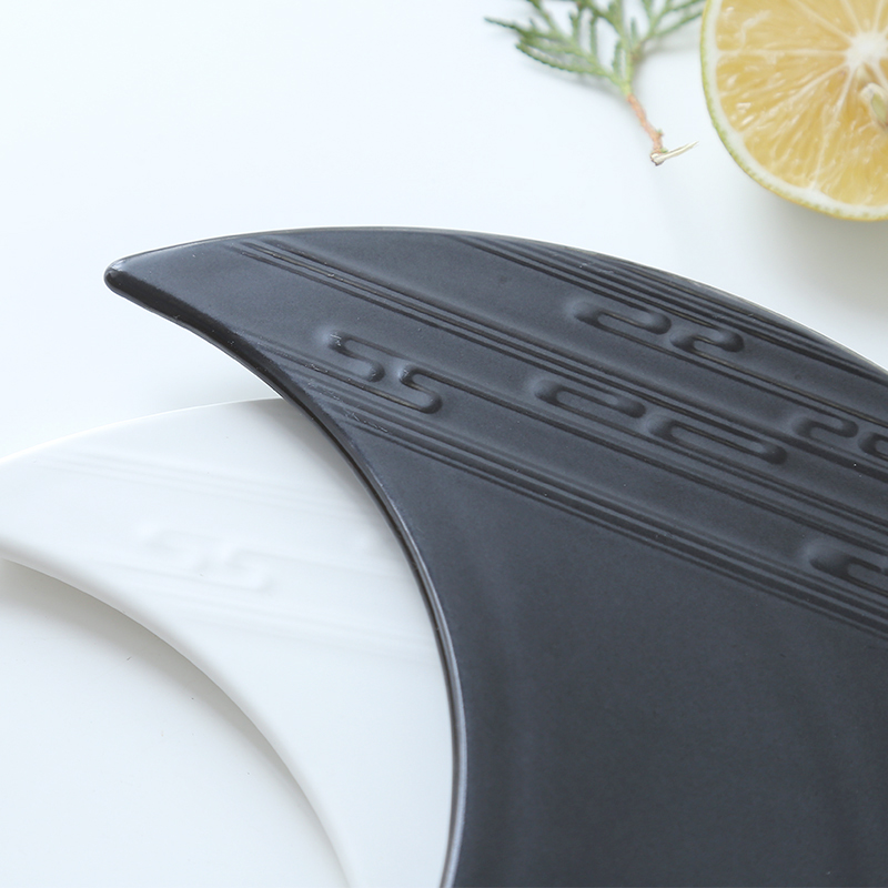 Plato de comida occidental de  - Food Snacks That Are Black reseña y precio